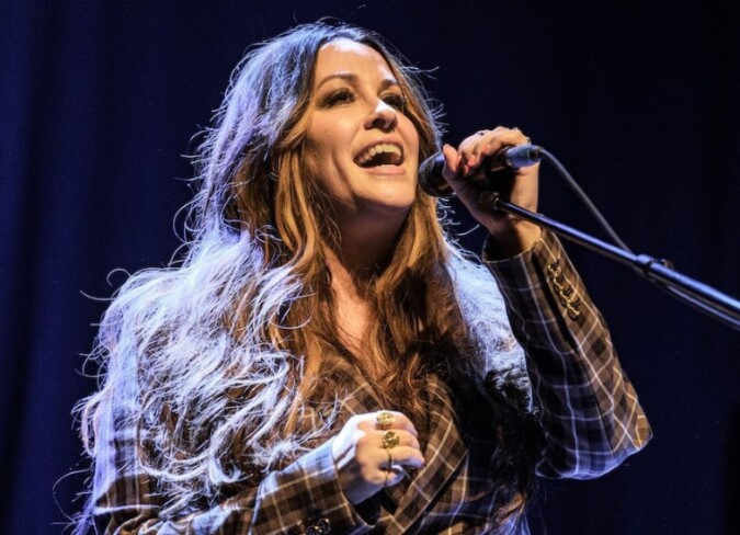 Alanis Morissette's Weight Gain: After Gaining Weight Following Her ...